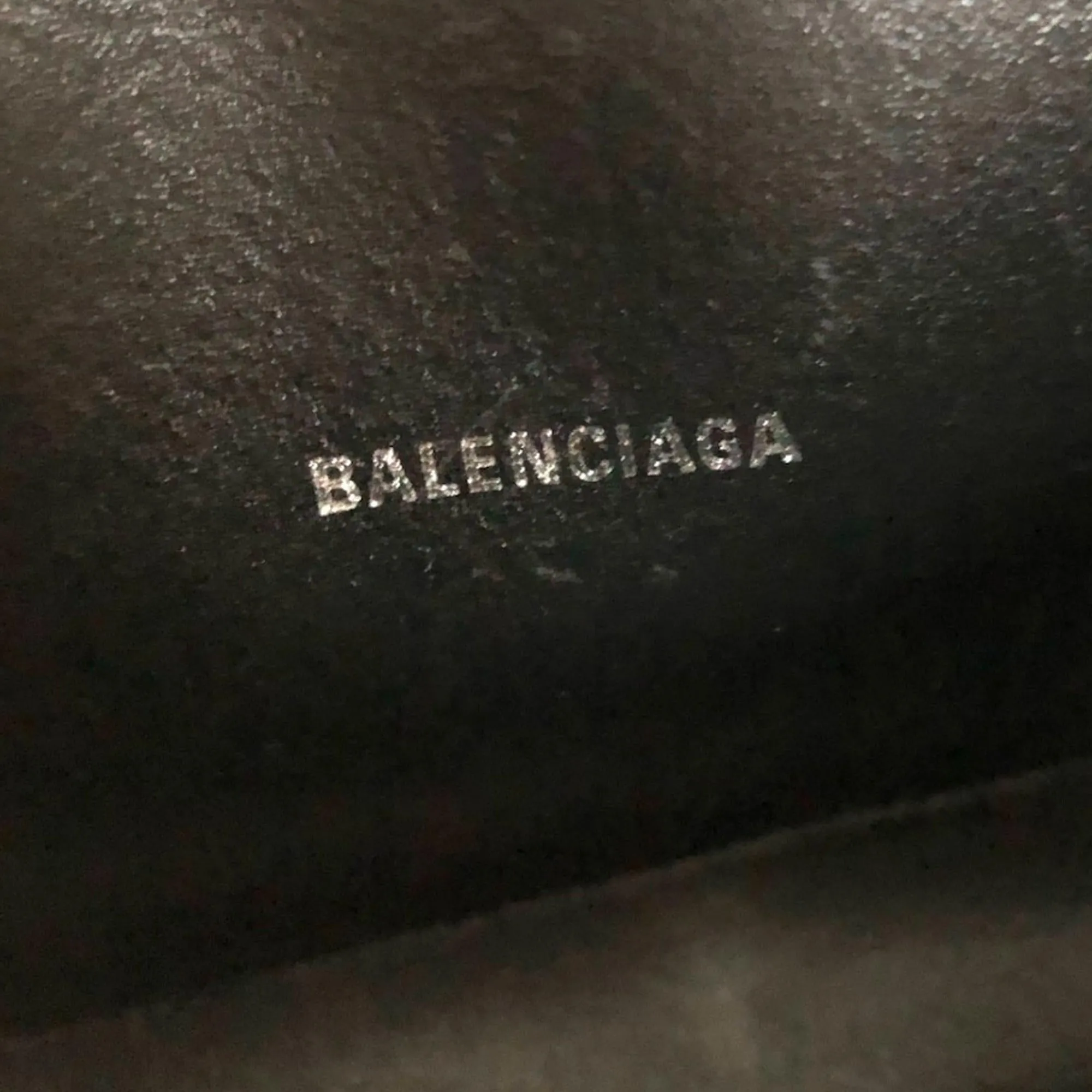 Balenciaga Everyday XS Camera Bag (SHG-HvZ7mI)