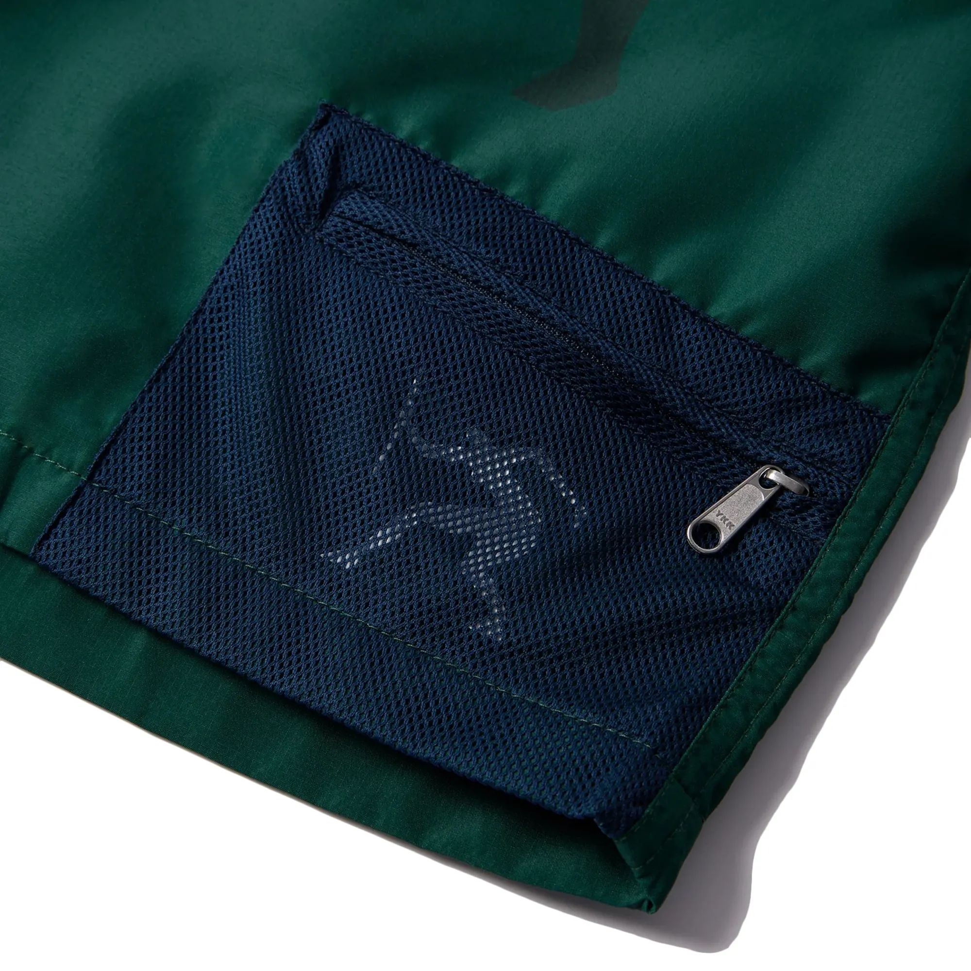 By Parra Short Horse Shorts Pine Green