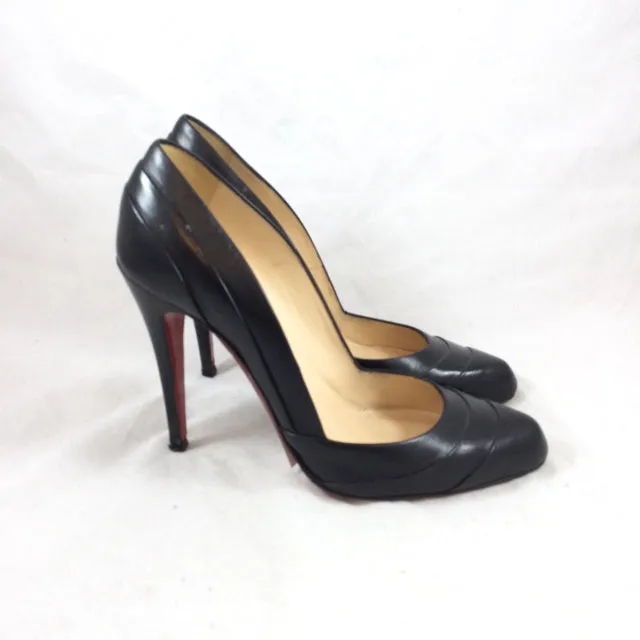 Christian Louboutin Leather Pumps. Size 38.5