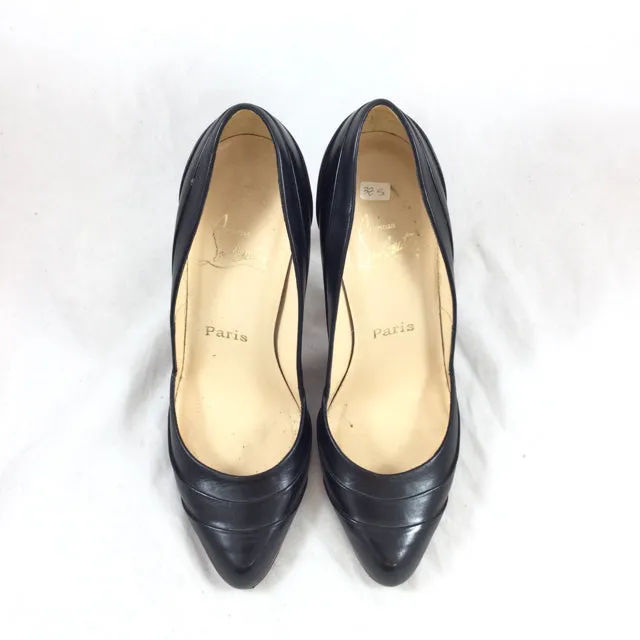 Christian Louboutin Leather Pumps. Size 38.5